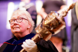 Carolyn Giberson hold the Brenau University mace